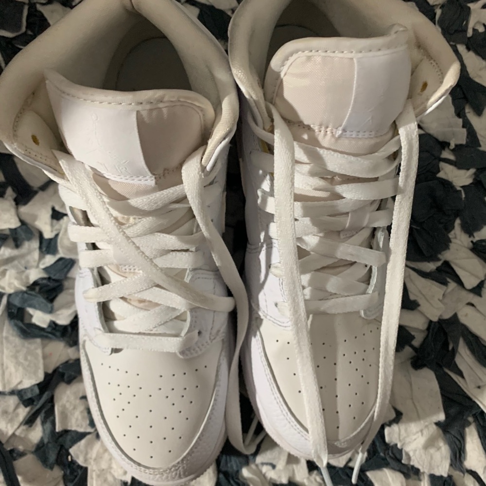 Jordan 1 mids